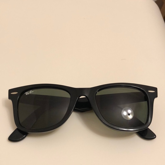 Ray-ban Wayfarer with Case - Picture 2 of 10